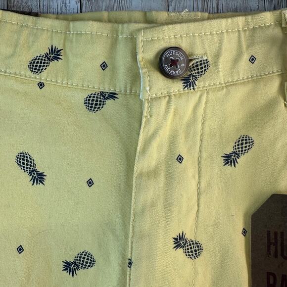 Hudson & Barrow NWT Chino Shorts Mens sz 30 Yellow W/ Pineapple print Stretch - Picture 3 of 6